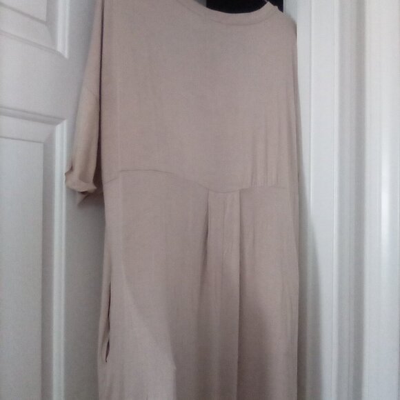 💞Lovely house dress with pockets, folded sleeve hem, cute back detail size 1X💞 - Picture 3 of 8
